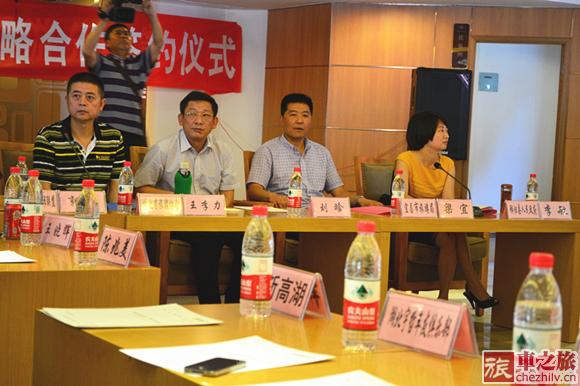 會議領導.jpg 會議領導.jpg