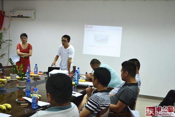 車之旅網(wǎng)絡(luò)部負(fù)責(zé)人于經(jīng)理與在座旅游行業(yè)領(lǐng)導(dǎo)探討自駕游服務(wù)規(guī)范和安全問(wèn)題.JPG 車之旅網(wǎng)絡(luò)部負(fù)責(zé)人于經(jīng)理與在座旅游行業(yè)領(lǐng)導(dǎo)探討自駕游服務(wù)規(guī)范和安全問(wèn)題.JPG