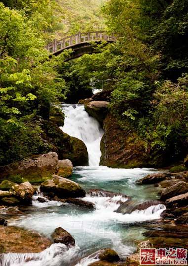 神農架瀑布.jpg 神農架瀑布.jpg