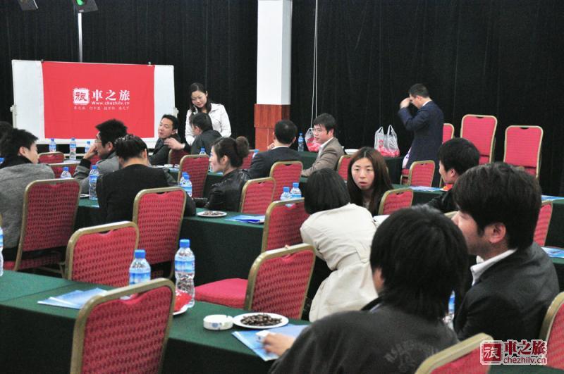 會(huì)前交流3.jpg 會(huì)前交流3.jpg